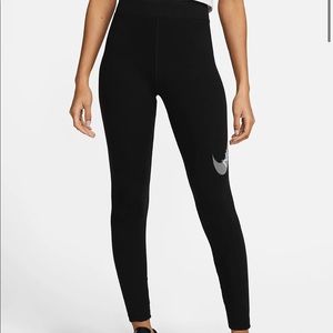 Nike International Women’s Leggings Polka Dot, Size XS